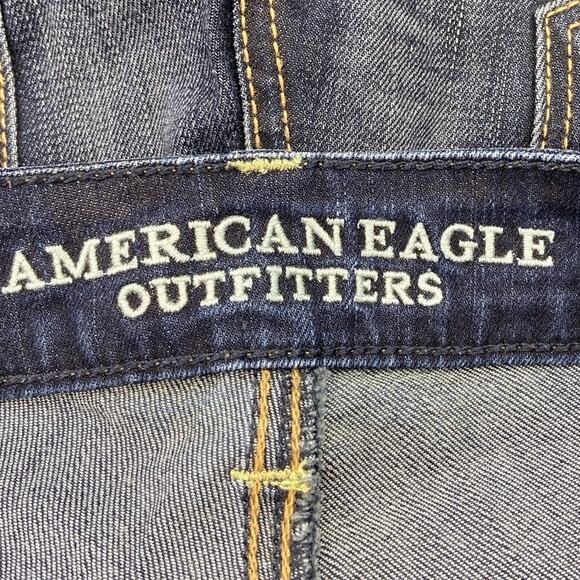 American Eagle Blue Dark Wash Cuffed Low Rise Stretch Bermuda Jean Shorts Size 4 - Picture 3 of 4